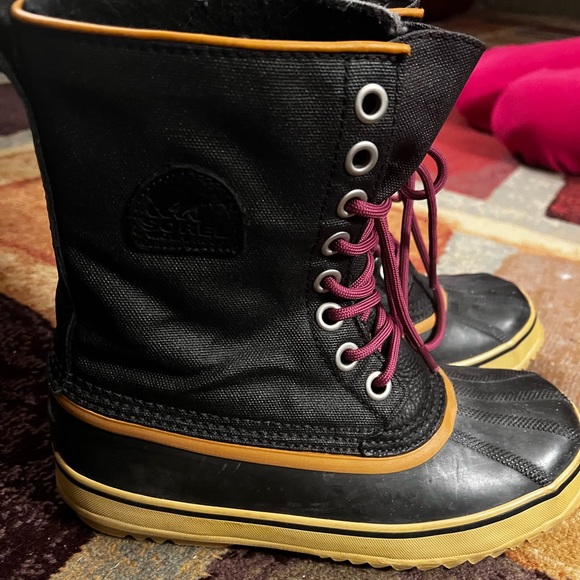 Sorel boots. Like new, worn only a few times. Waterproof, warm and comfortable - Picture 2 of 3